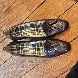 Manolo Blahnik Matan Almond Toe Mid Girman Heel Brown BRAND NEW